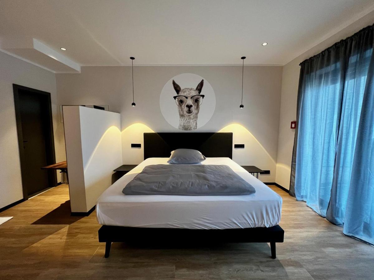 Hotel Drei Hoefe Фридрихсдорф Экстерьер фото