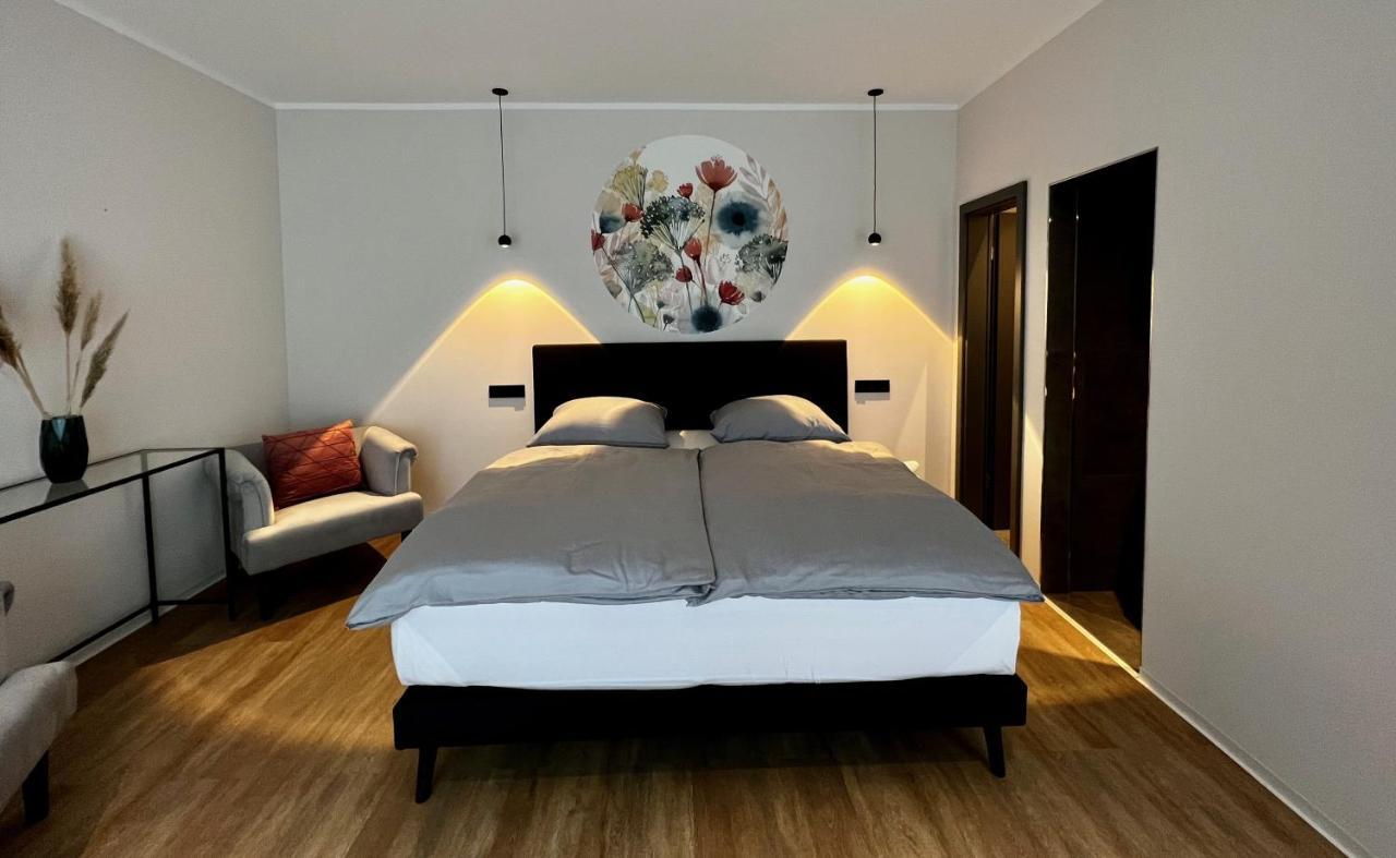 Hotel Drei Hoefe Фридрихсдорф Экстерьер фото